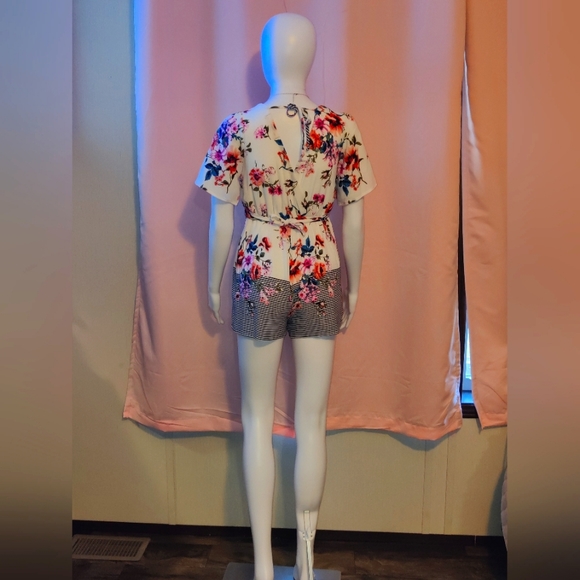 ***14/16  Short Jumpsuit (Large Girls) - Picture 2 of 5